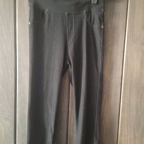 2 for 1 - Identical Capri pants. Sz M - Picture 1 of 4